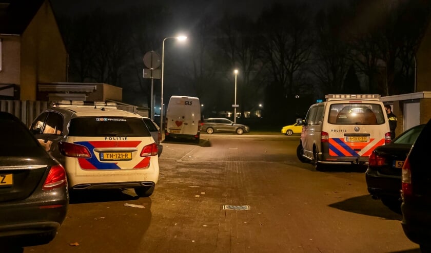 Onderzoek van de politie na een schietincident in Oss. (Foto: Gabor Heeres, Foto Mallo)