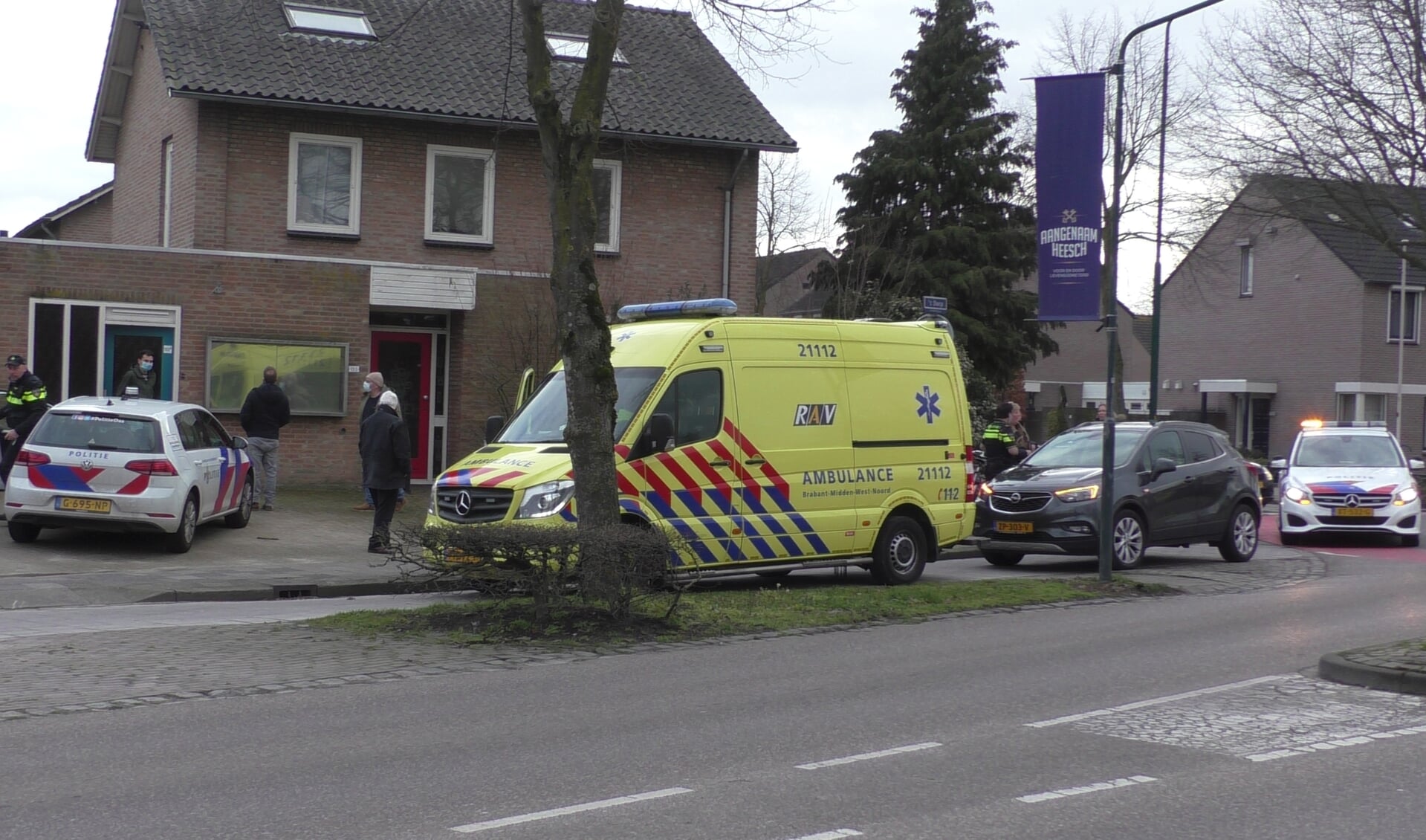 Fietser aangereden door auto in Heesch. (Foto: Thomas)