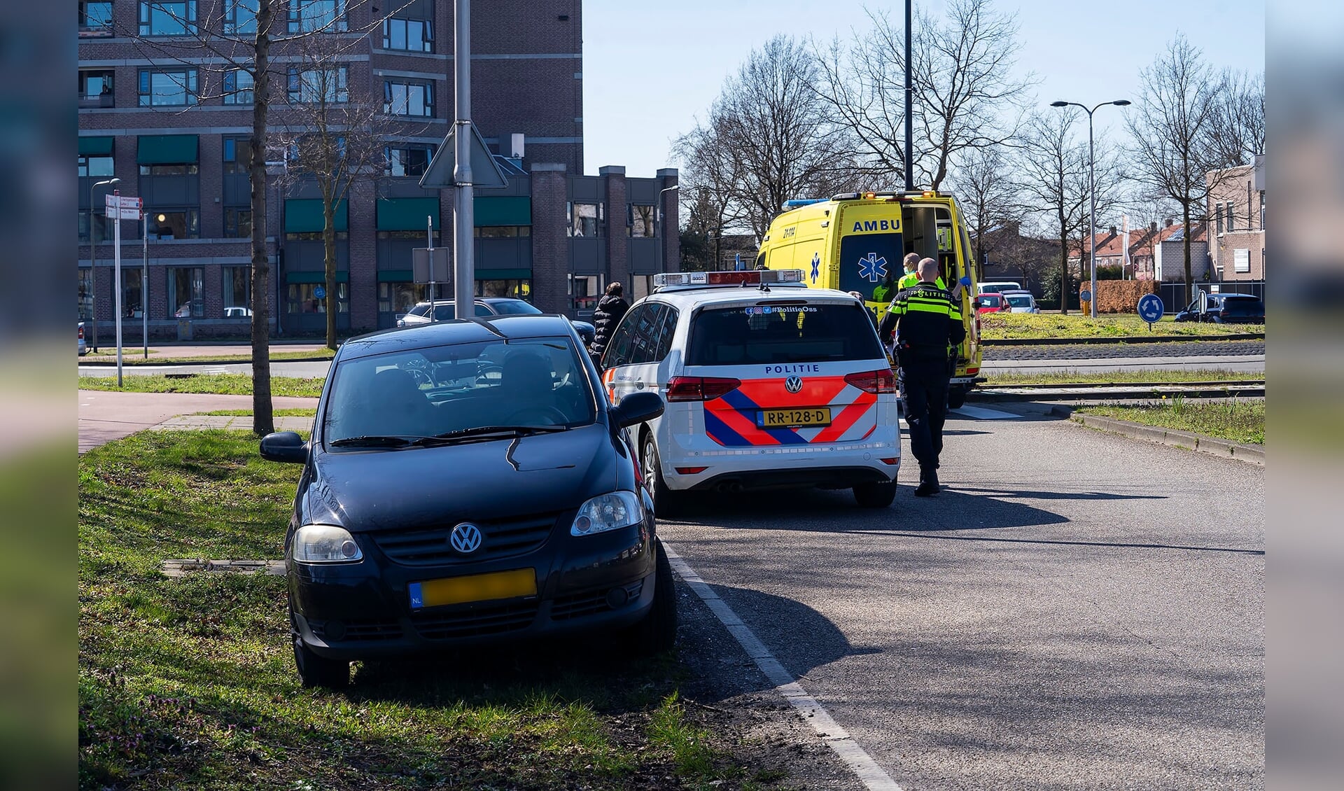 Fietsster gewond bij ongeval op Euterpelaan. (Foto: Gabor Heeres, Foto Mallo)