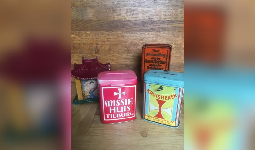 <p>Er wordt onder meer verteld over het doel van deze missiebusjes. </p>