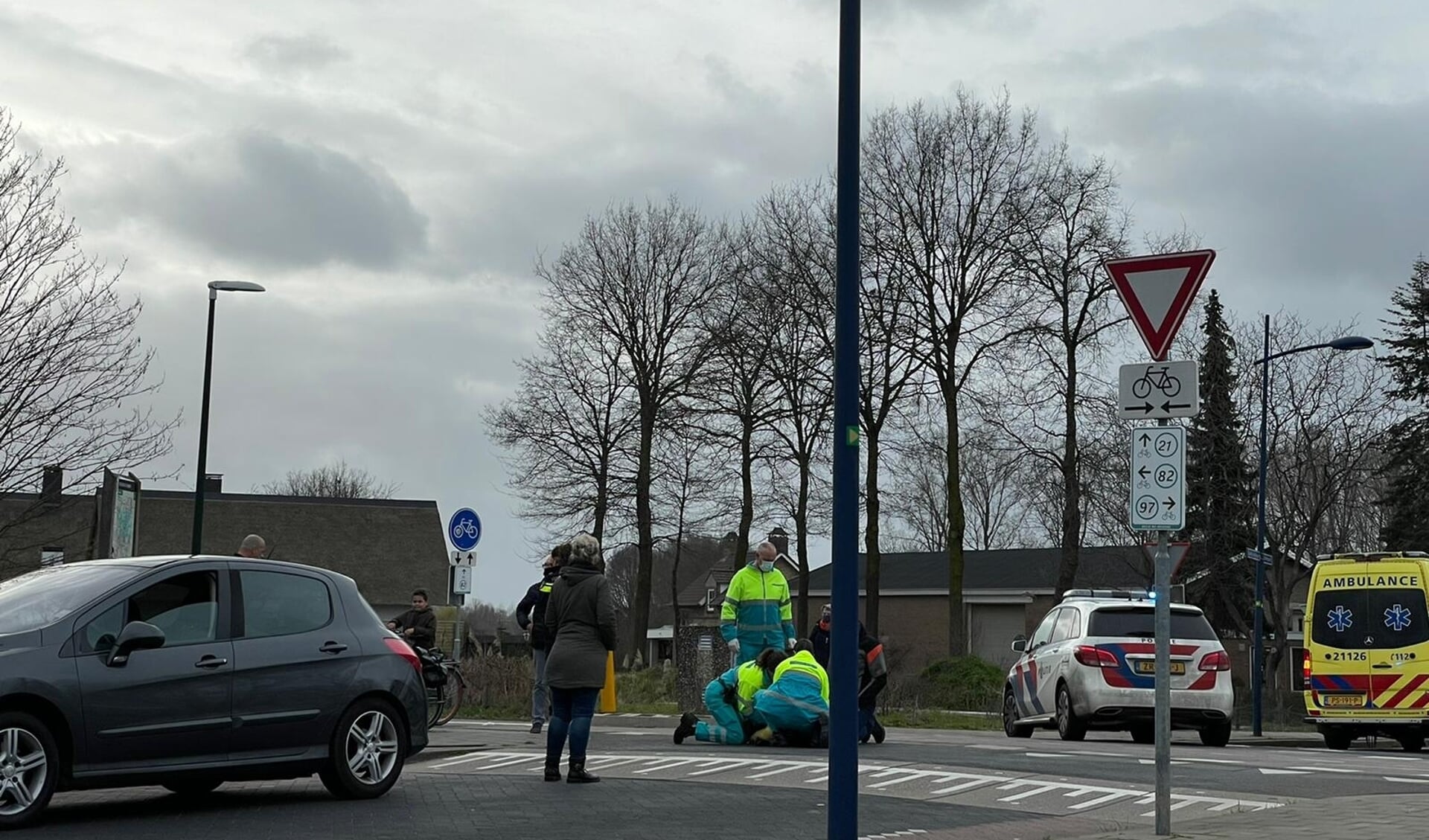 Afgelopen zondag kwamen een fietser en een automobilist in botsing op deze in Veghel beruchte kruising.