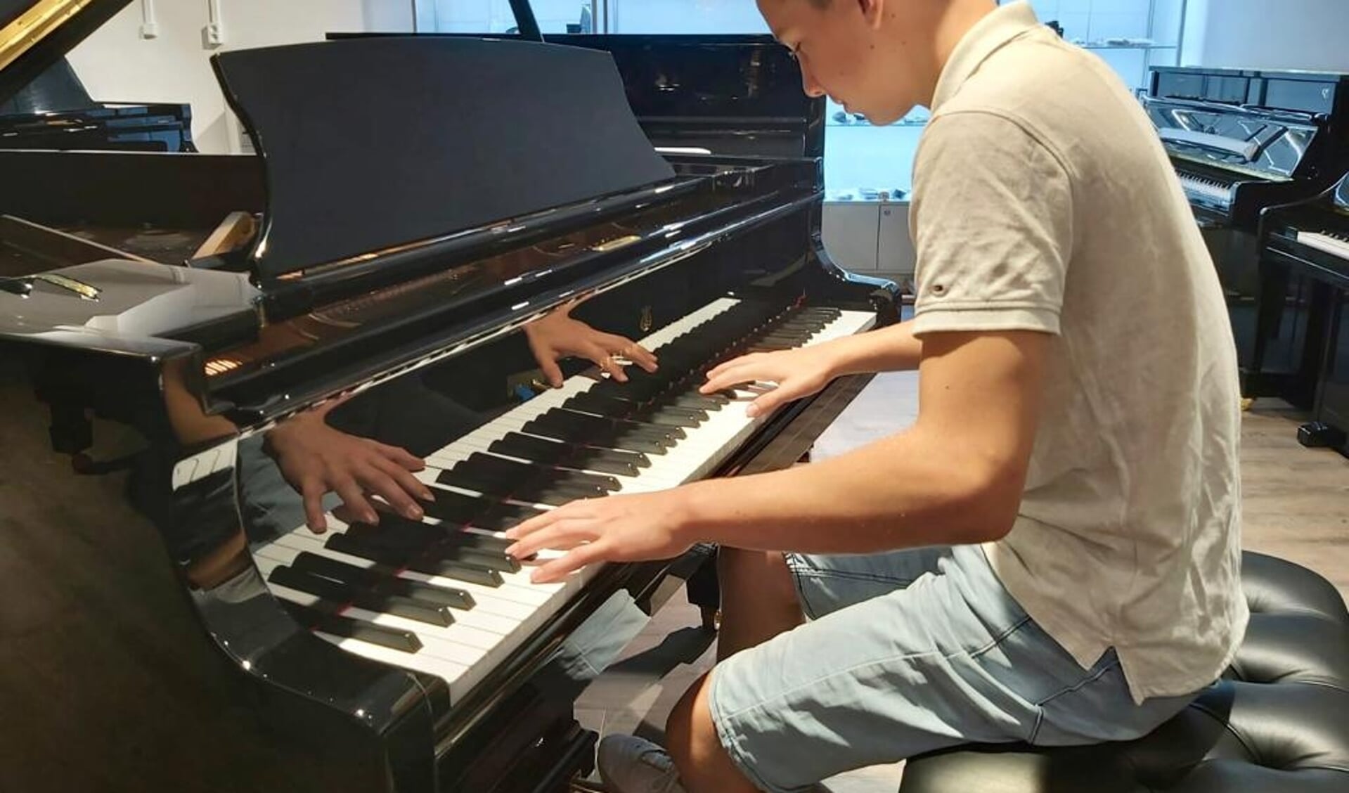 Fabian Ziemba gaat op in het pianospelen.