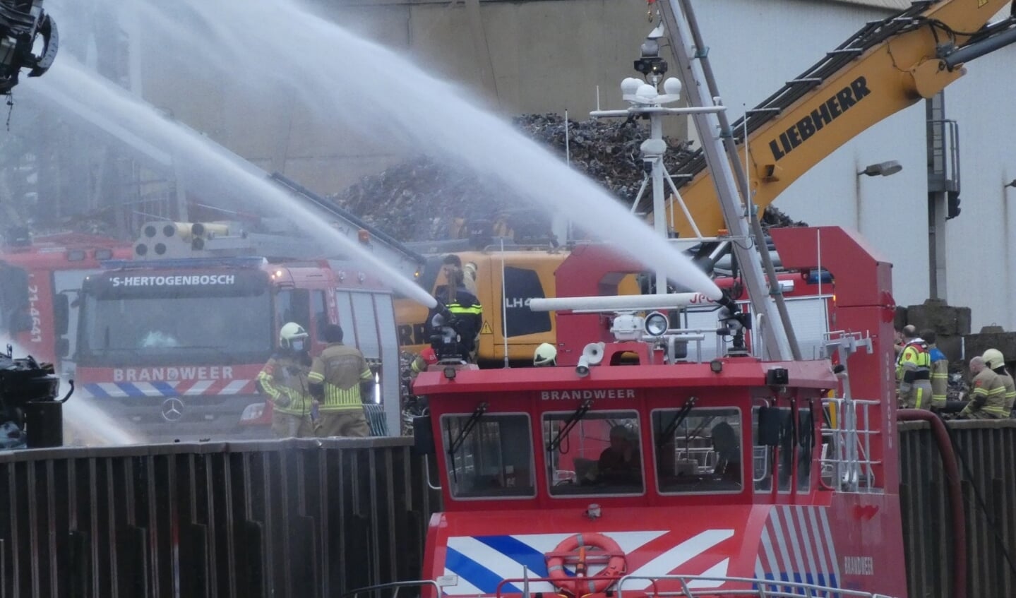 Grote brand in Den Bosch. (Foto: Thomas)