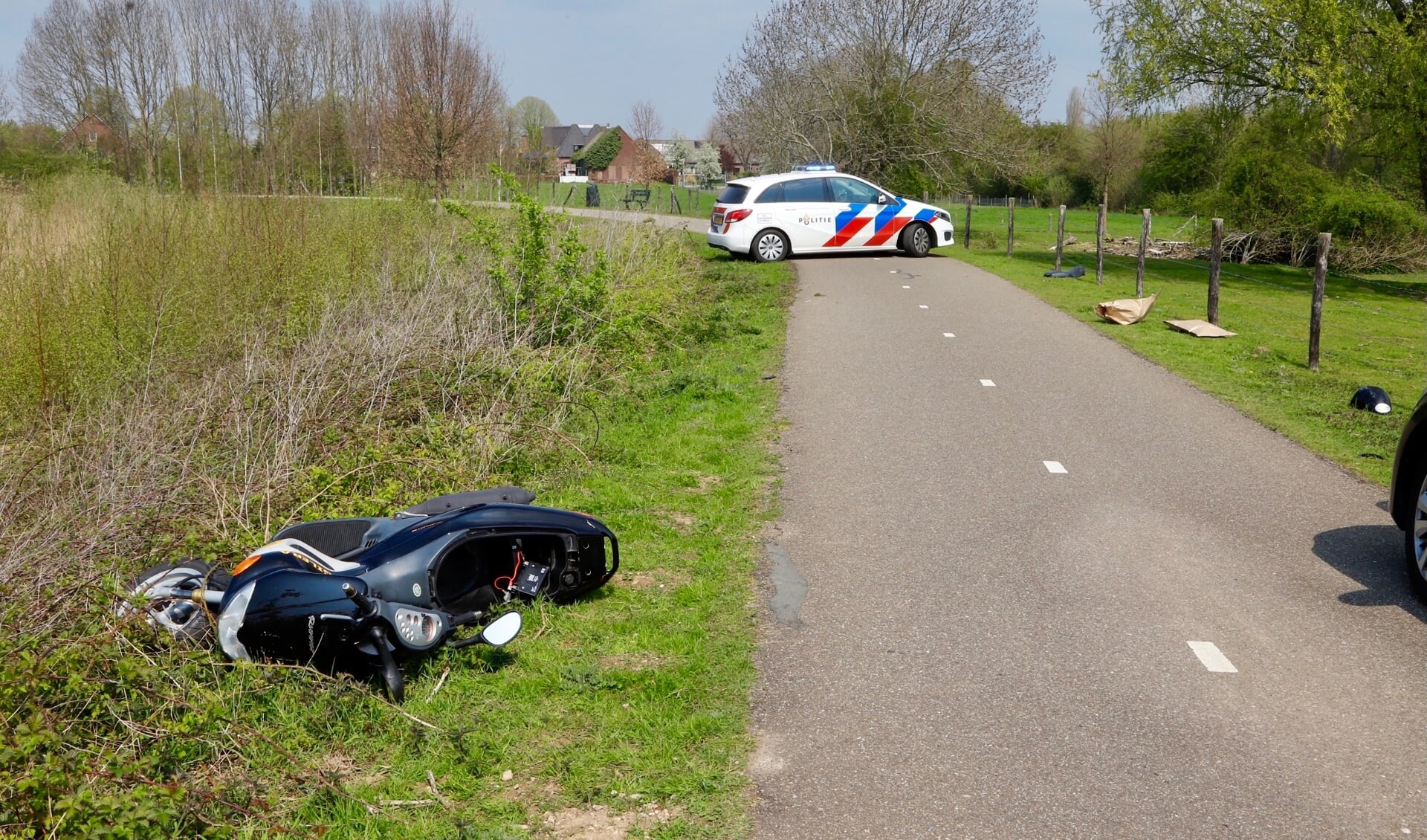 De bestuurder van de scooter nam na het incident de benen.