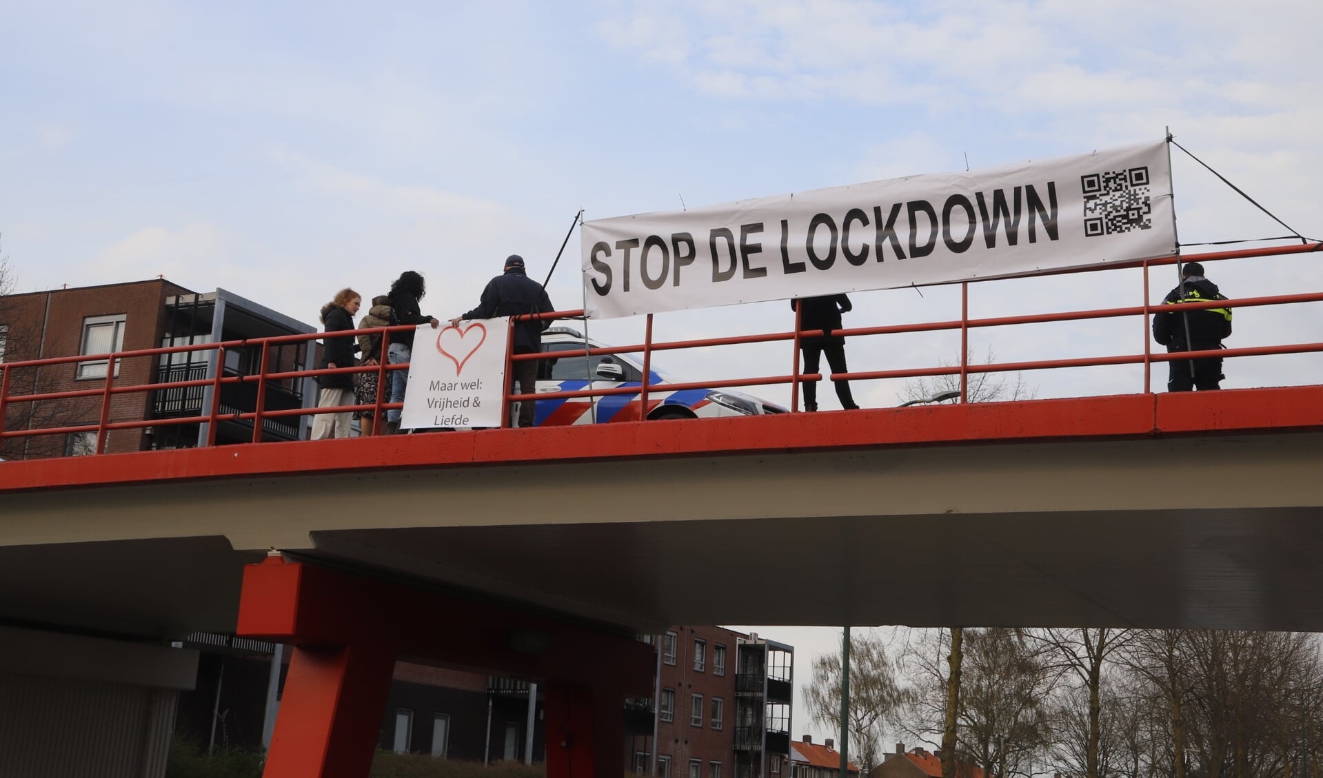 Demonstratie tegen de coronamaatregelen in Cuijk.