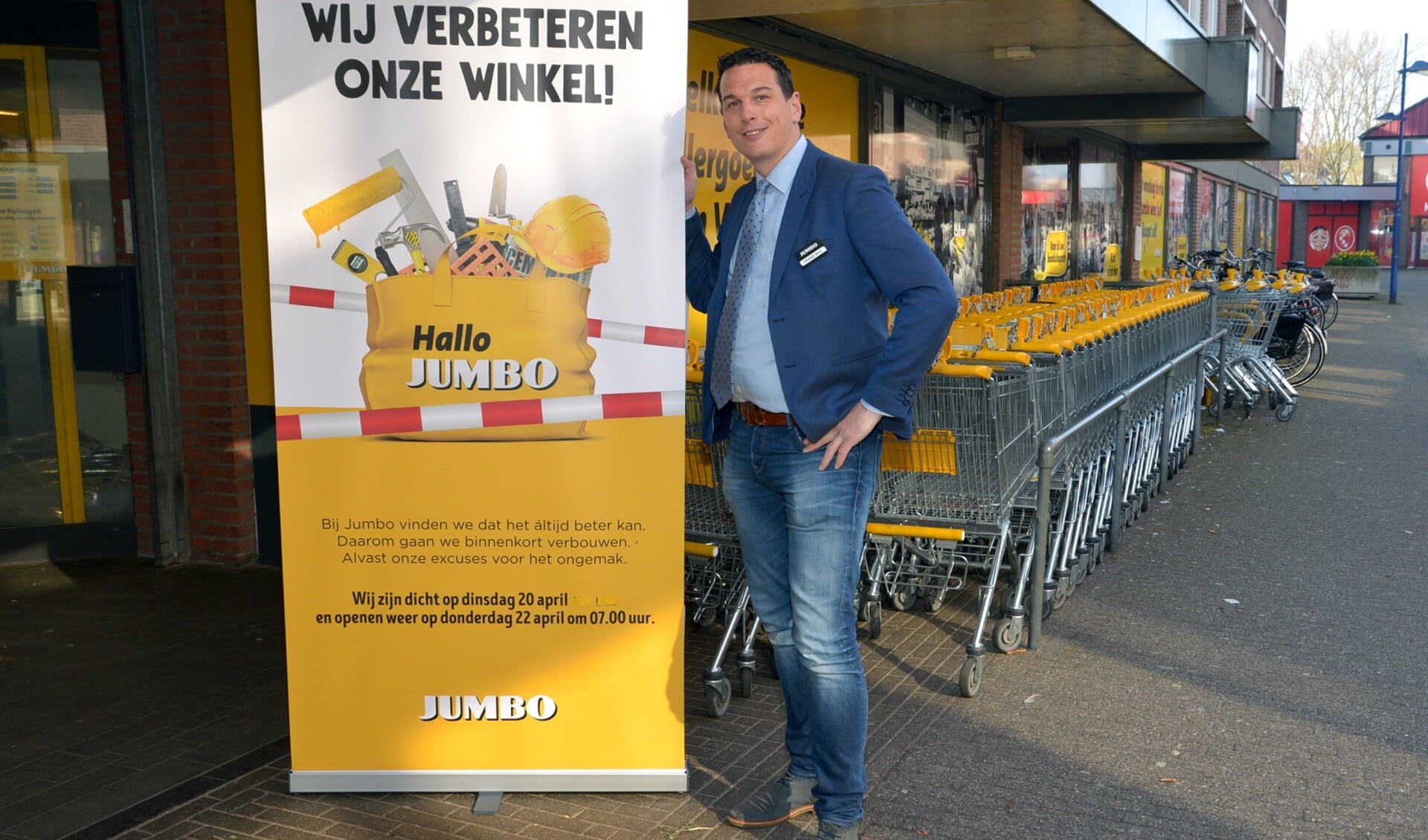 Filiaalmanager Frans bij de supermarkt (Foto: Henk Lunenburg).
