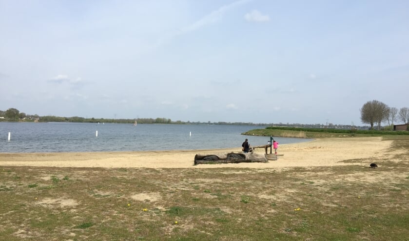 <p>Strand aan de Kraaijenbergse Plassen in Beers.</p>