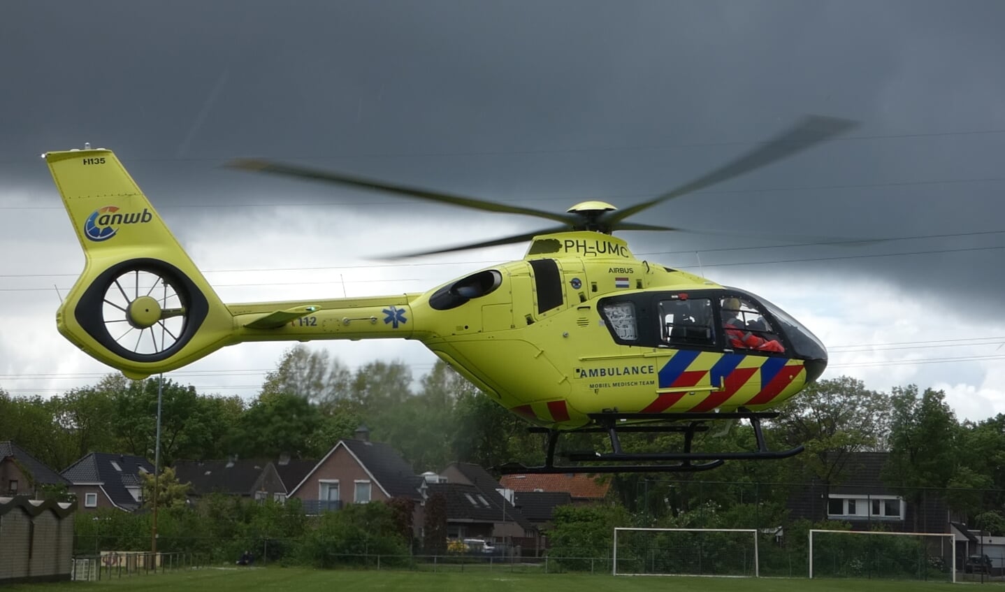Traumahelikopter voor ongeval IJsselstraat. (Foto: Thomas)