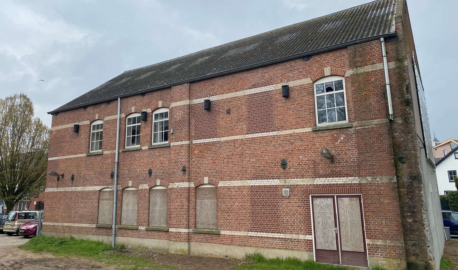 De kazerne blijft behouden, maar er wordt ook gebouwd op het terrein Gennepermolen.