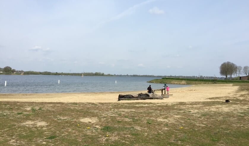 <p>Strand aan de Kraaijenbergse Plassen in Beers.</p>
