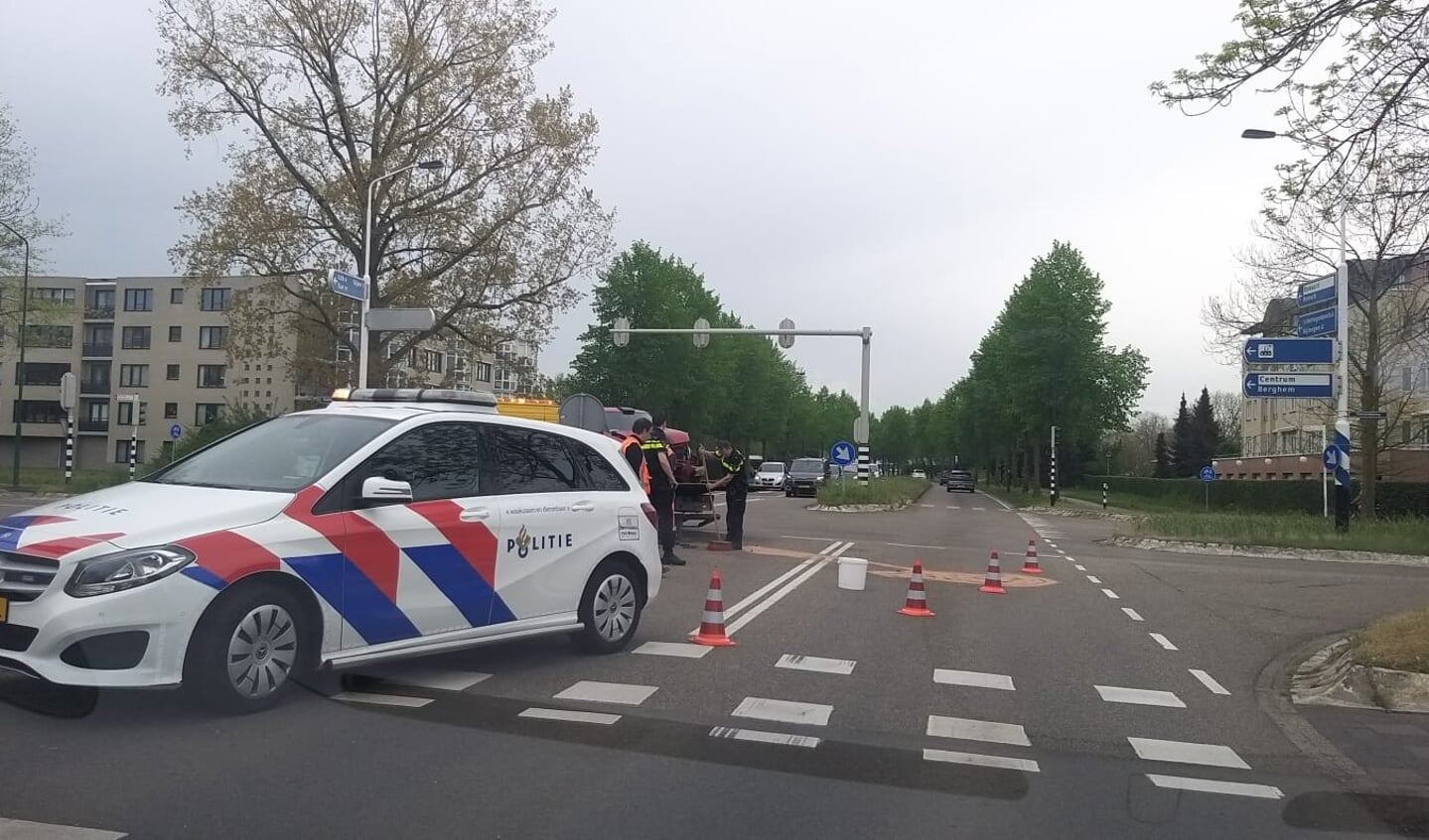 Auto's botsen op Osse kruising. (Fotografie Roy Luft)