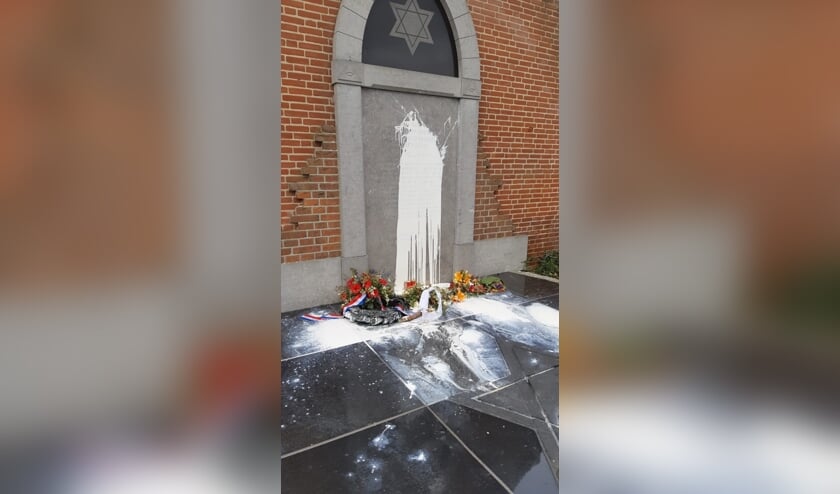 Het Joods Monument in Cuijk is beklad.