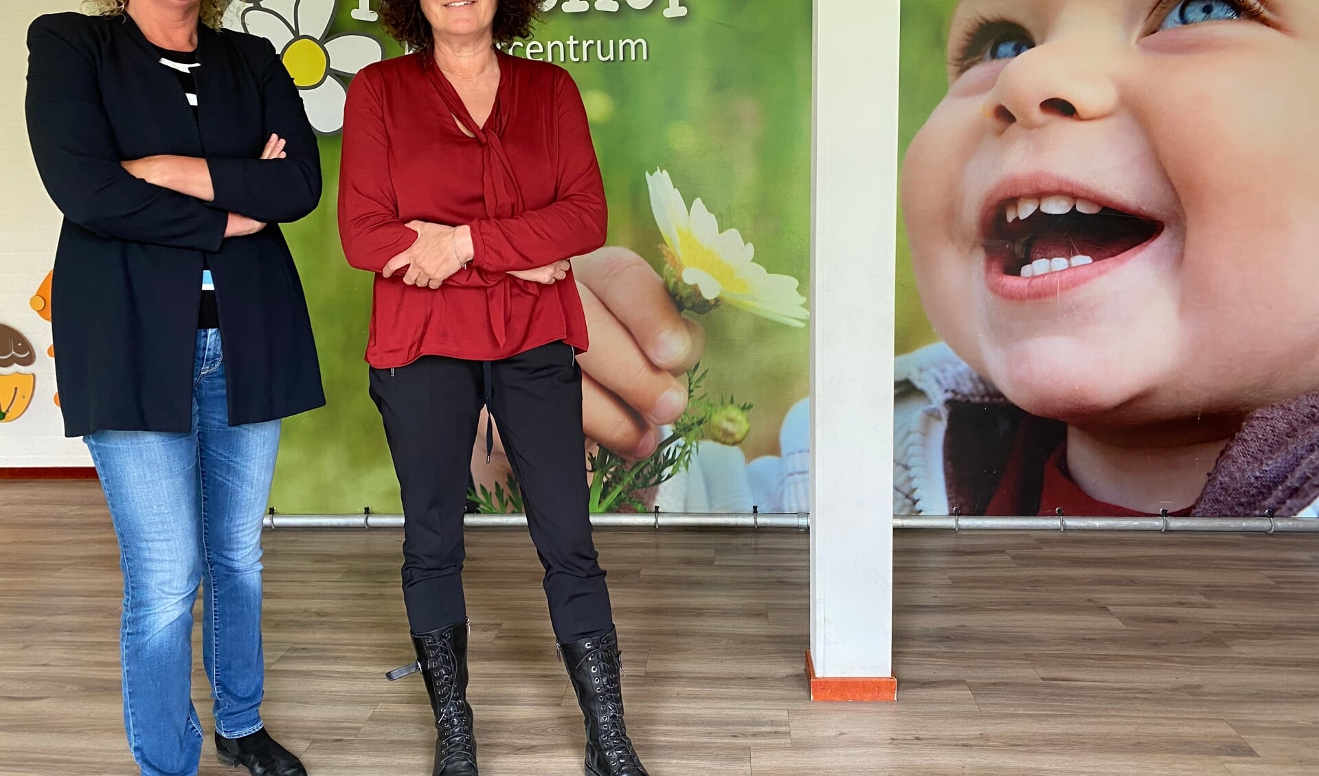 Franciel Peters (l.) en Monique Francissen (r.) zijn blij met de overnamepartners voor Madelief Kindercentrum. Donderdag informeerden zij de medewerkers over het besluit. (Foto: Jos Gröniger)