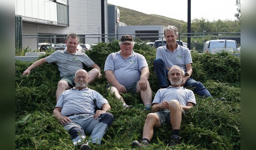 <p>De vrijwilligers van Stichting Taxus Taxi komen graag bij u langs om het snoeisel op te halen.</p>