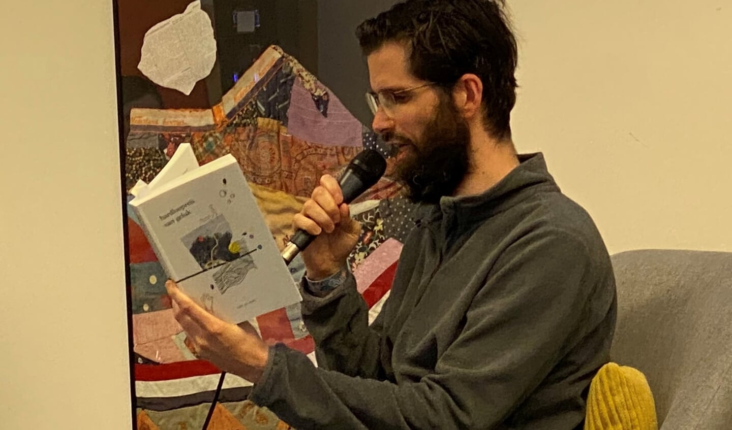 Coen Cuijpers leest voor uit eigen werk.