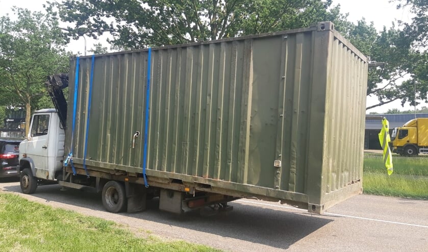 Vrachtwagen tussen Oss en Schaijk veel te zwaar beladen. (Foto: Verkeerspolitie Oost-Brabant)