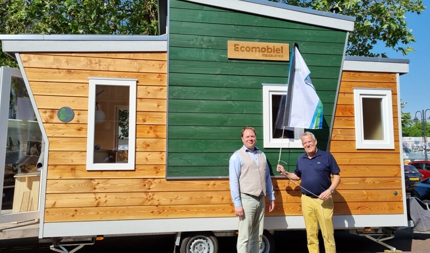 <p>Wethouder Harry van Rooijen en Paul Pöttgens, voorzitter van de Energie Coöperatie Meierijstad.</p>