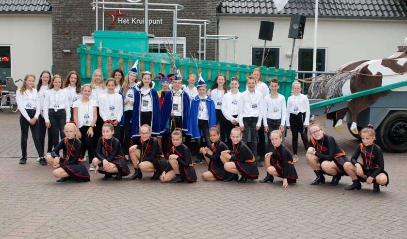 <p>Dankzij de Rijdende Receptie konden de jeugdhoogheden ook dit jaar een geweldig carnavalsfeest vieren. (Foto: Bas Delhij)</p>
