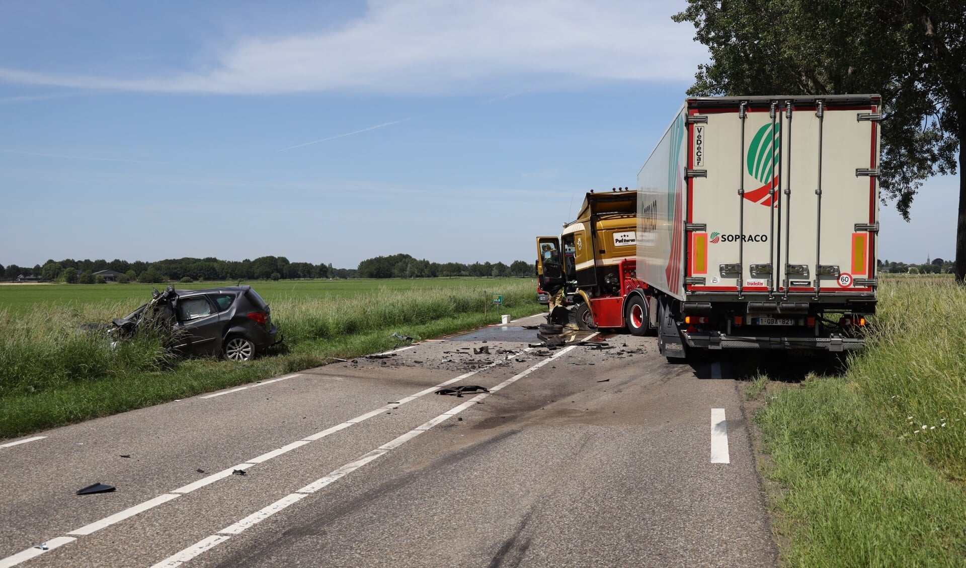 Dode bij ongeval in Herpen. (Foto: Marco van den Broek, Foto Mallo)