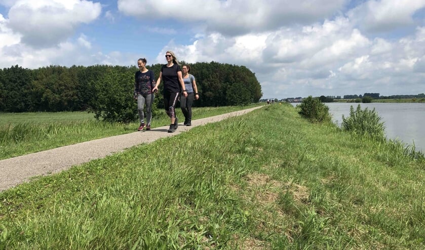 Wandelen tijdens De Maasdijk. (Foto: Henry Janssen)