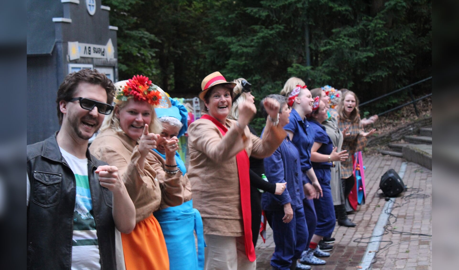 Speelgroep Hoessenbosch is klaar voor de zomeravonden.