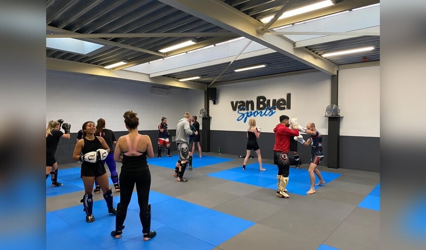 <p>Sporters bij Van Buel Sports.</p>
