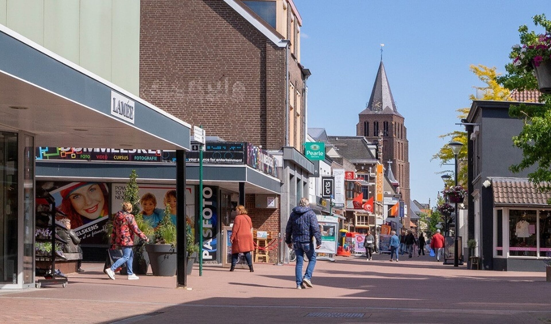 Het belooft een mooie zomer te worden in het Boxmeerse winkelgebied.