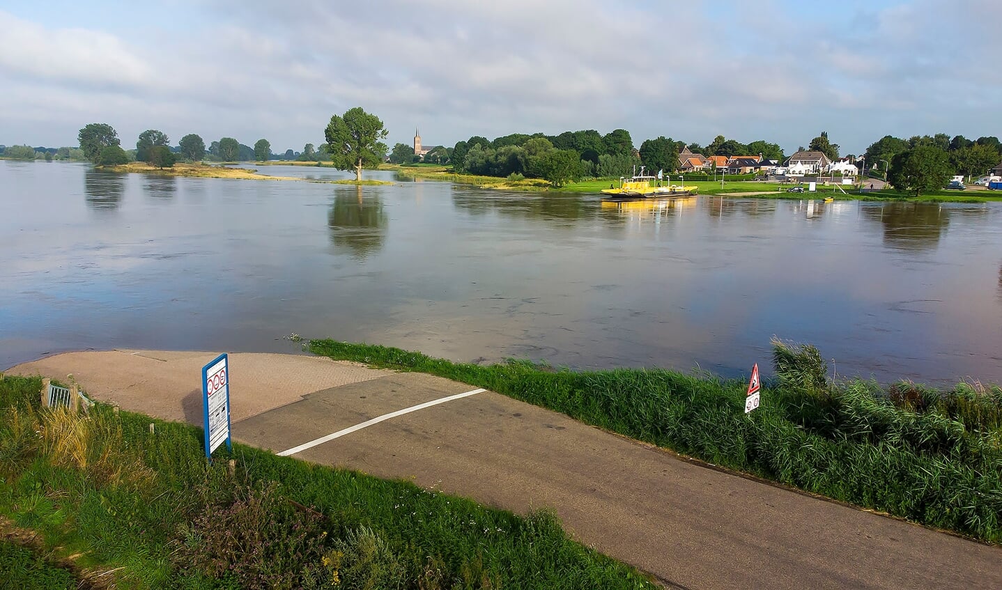 Hoog water in Maren-Kessel. (Foto: Gabor Heeres, Foto Mallo)