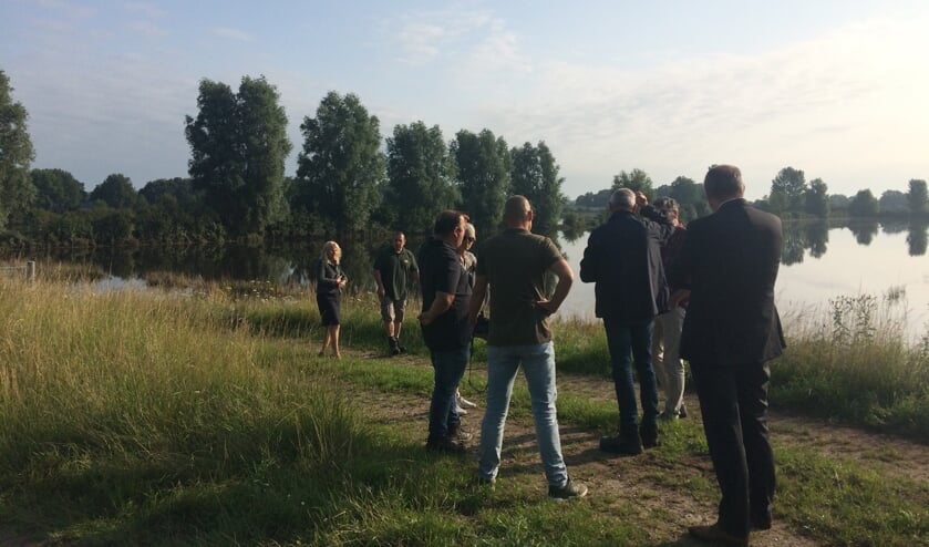 <p>Gedeputeerde Elies Lemkes trok naar het Land van Cuijk om in gesprek te gaan over de waterschade. </p>