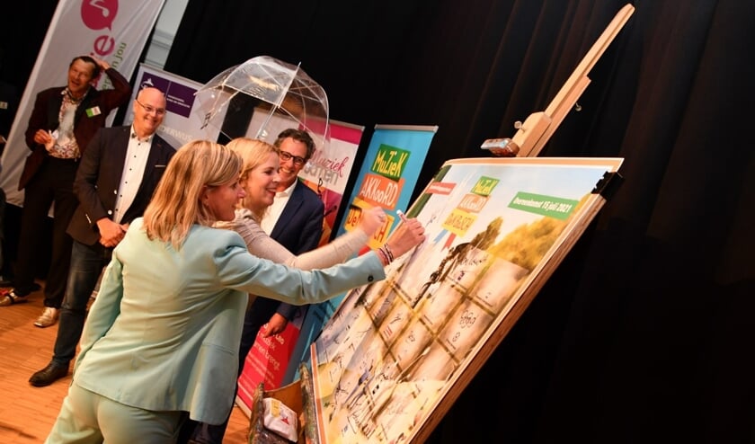 <p>Muziekverenigingen, gemeente, onderwijs en Huis73 ondertekenen het Bosch MuziekAkkoord.</p>