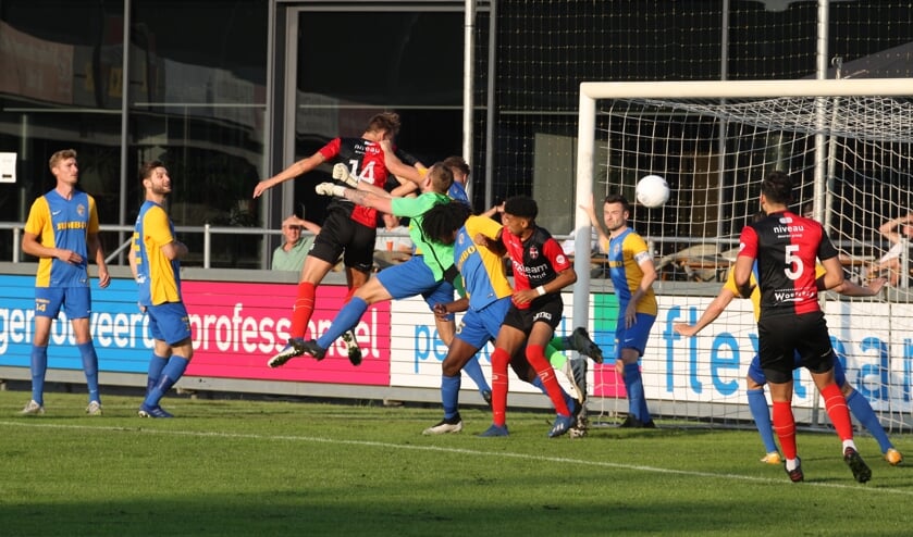 <p>Hettinga (14) kopt de 1-0 binnen voor De Treffers</p>