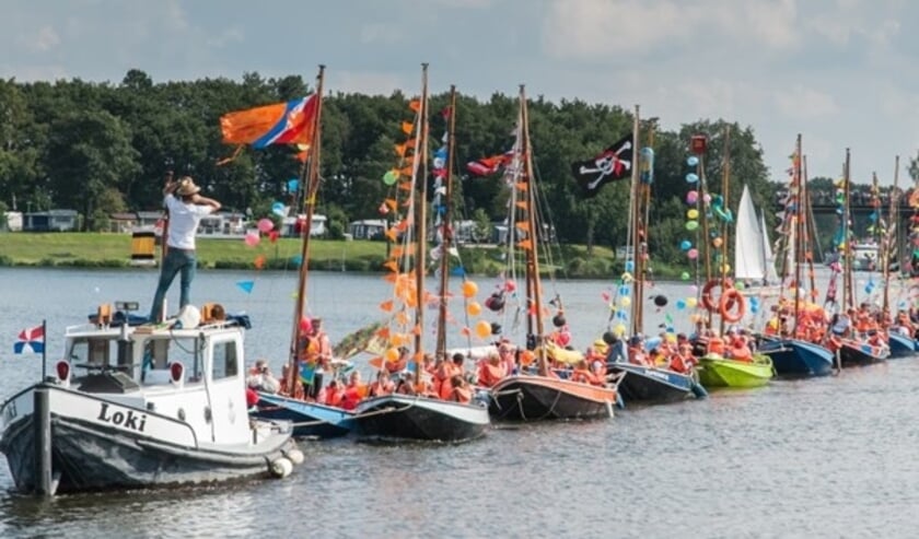 <p>Aan de Mookerplas in Middelaar vindt al ongeveer 50 jaar dit waterspektakel plaats in de laatste week van de zomervakantie</p>