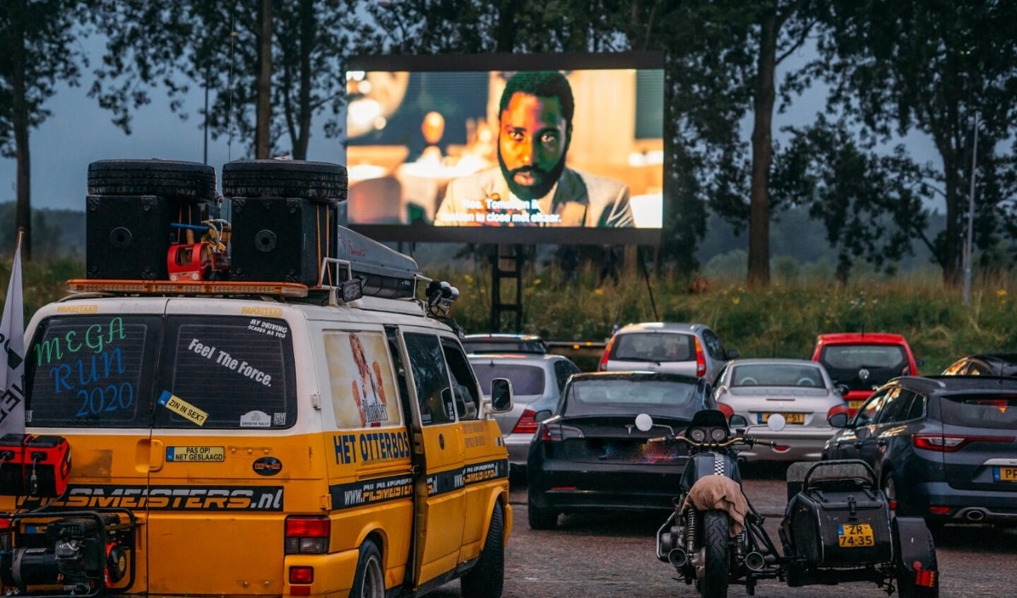 Tijdens de eerste Bossche drive in bioscoop van 2021 konden de bezoekers vanuit hun eigen auto weer genieten van topfilms. (Foto: Anne op 't Hoog)