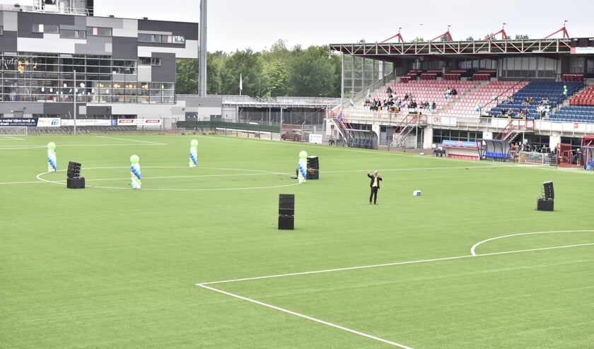 Feestje in het stadion van TOP.