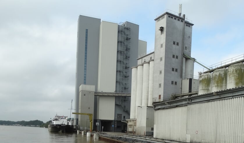 <p>De nieuwe silo tijdens het hoogwater vorige week.</p>