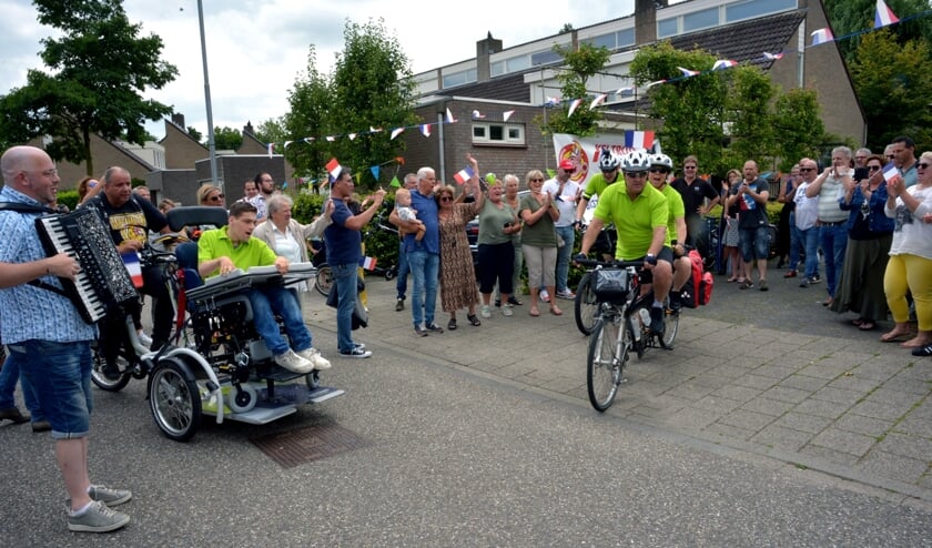 <p>Het vertrek afgelopen maandag. (foto: Henk Lunenburg)</p>