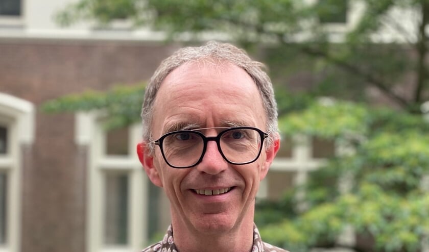 <p>Bosschenaar Ton Niessen is bijzonder trots dat zijn debuutroman 'Staying alive (in Rome)' af is. </p>