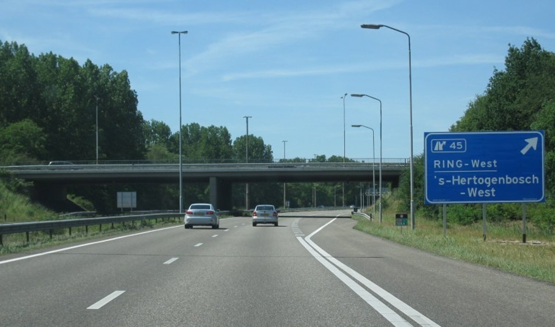  De A59 is afgesloten tussen oprit (45) Ring ’s-Hertogenbosch-West en afrit (47) Maaspoort richting Oss en Utrecht.