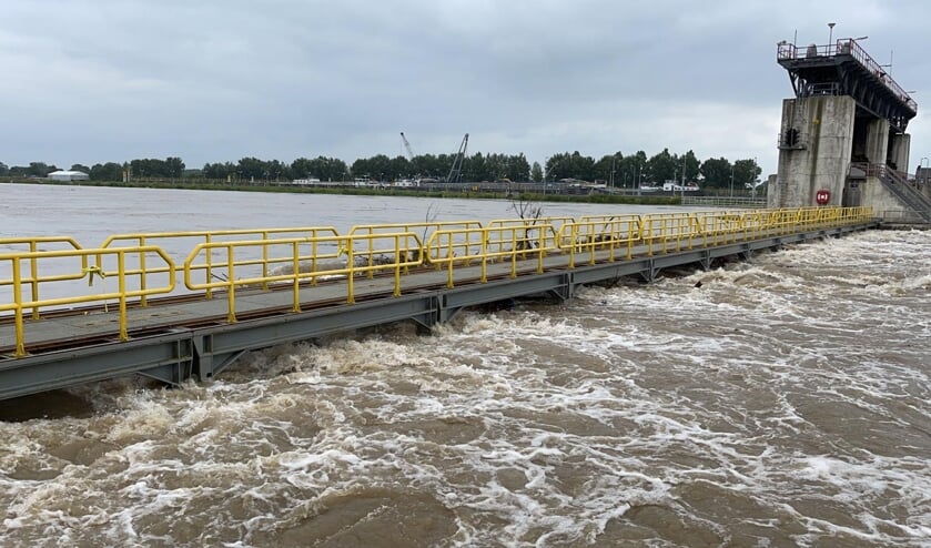 De sluis bij Sambeek.