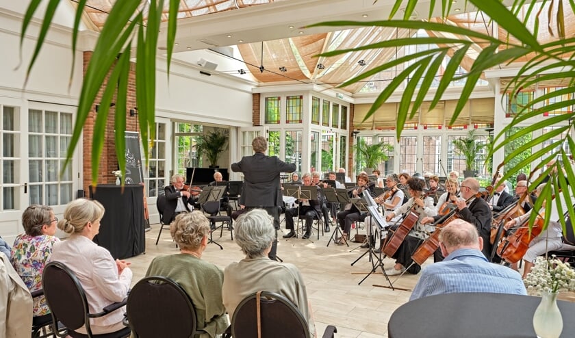 Een optreden van Symfonieorkest Toermalijn in Kasteel Maurick te Vught.