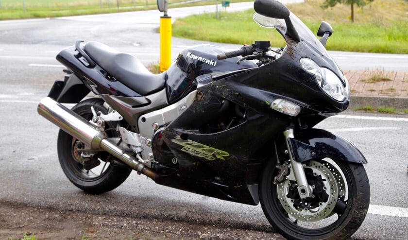 <p>De motorfiets raakte licht beschadigd.</p>