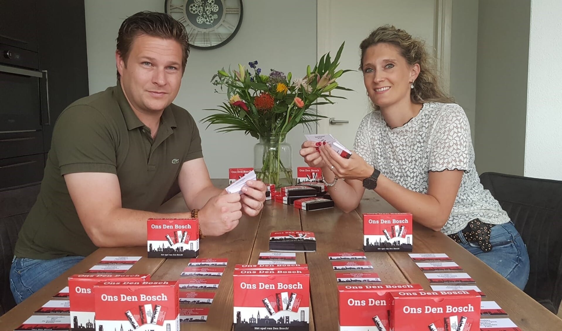 Bram en Melanie van Berkel hopen dat de inwoners van de stad Den Bosch heel veel plezier gaan beleven aan het gezelschapsspel 'Ons Den Bosch'. Een spel dat ongetwijfeld de nodige gespreksstof oplevert.