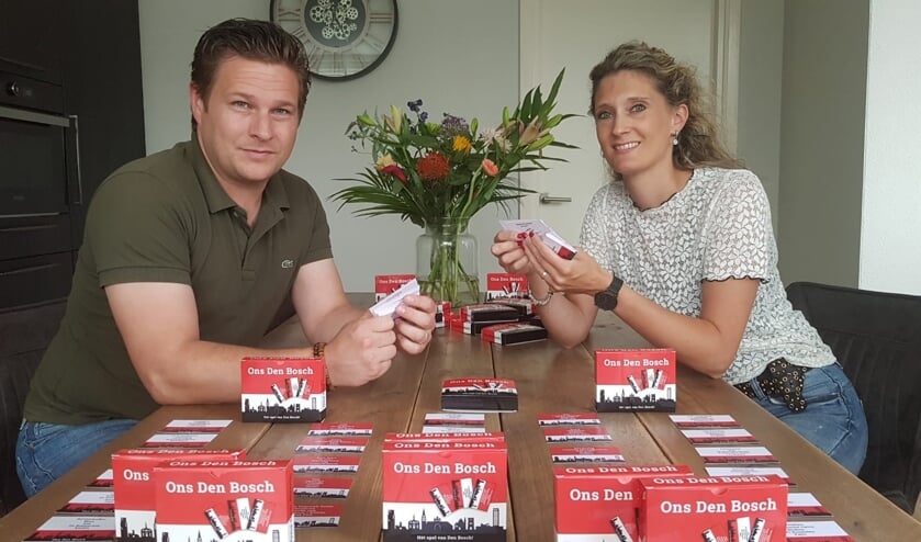 <p>Bram en Melanie van Berkel hopen dat de inwoners van de stad Den Bosch heel veel plezier gaan beleven aan het gezelschapsspel 'Ons Den Bosch'. Een spel dat ongetwijfeld de nodige gespreksstof oplevert.</p>