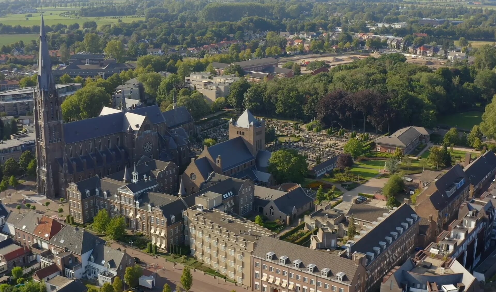 Het Kloosterkwartier in Veghel vanuit de lucht.