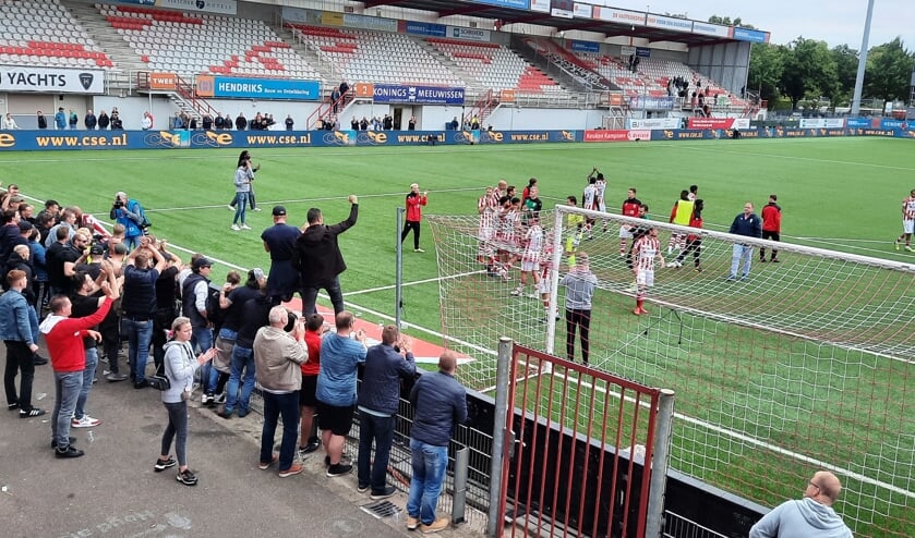 <p>TOP Oss won de laatste thuiswedstrijd van FC Dordrecht.</p>