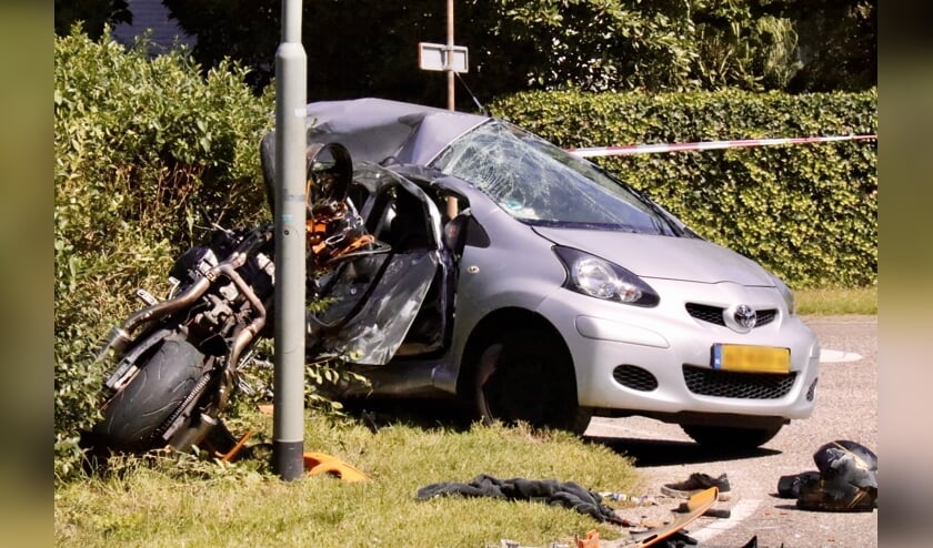 De bestuurders van beide voertuigen raakten gewond.
