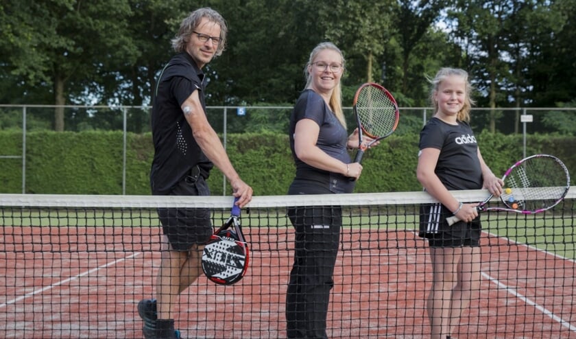 <p>V.l.n.r.: Ad Leurenssen, Janneke van de Laar-Hendriks en Emma van Wijchen.</p>