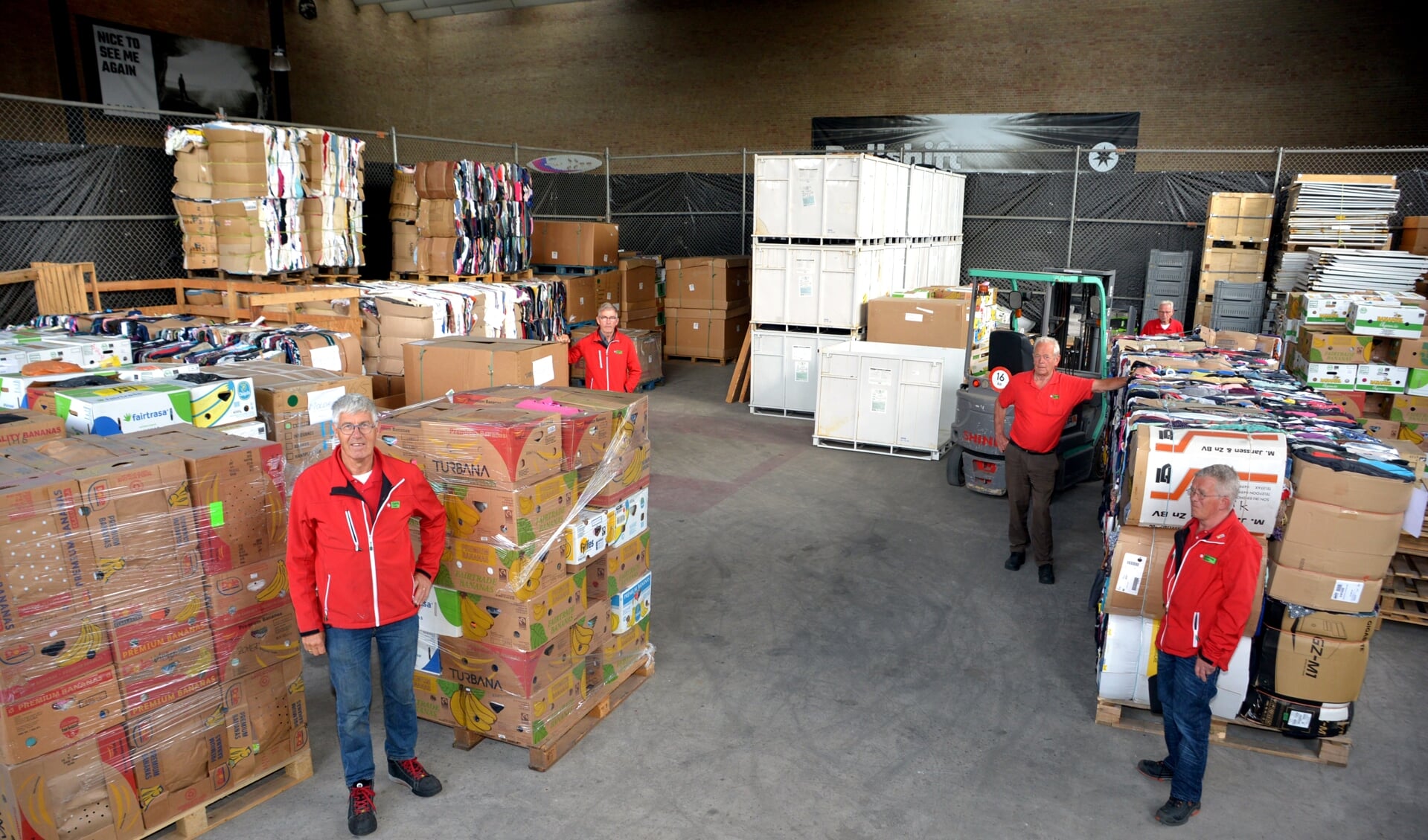 Maandag werden de goederen opgehaald. (foto: Henk Lunenburg)