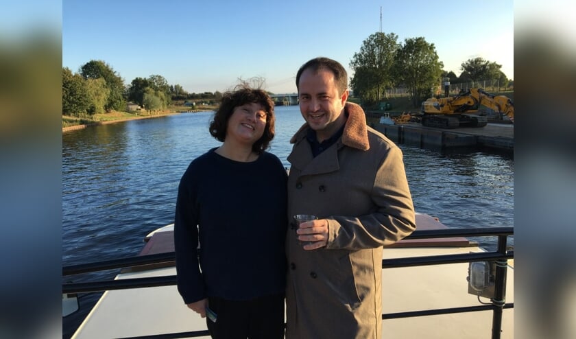 Esther de Ruiter met naast haar wethouder Ufuk Kâhya.