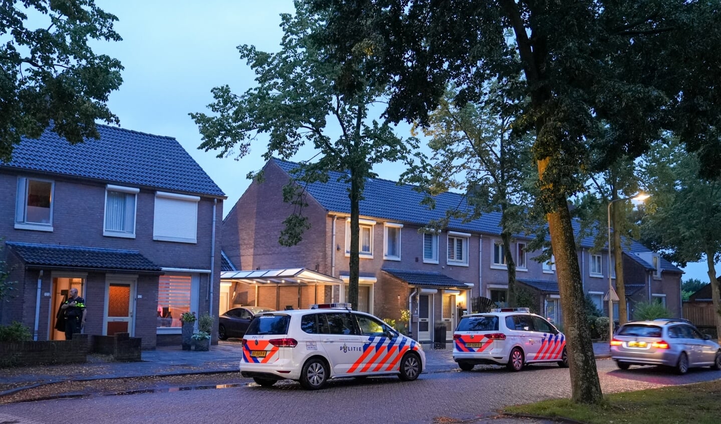 Schietpartij in Kortfoortstraat, politie doet onderzoek. (Foto: Gabor Heeres, Foto Mallo)